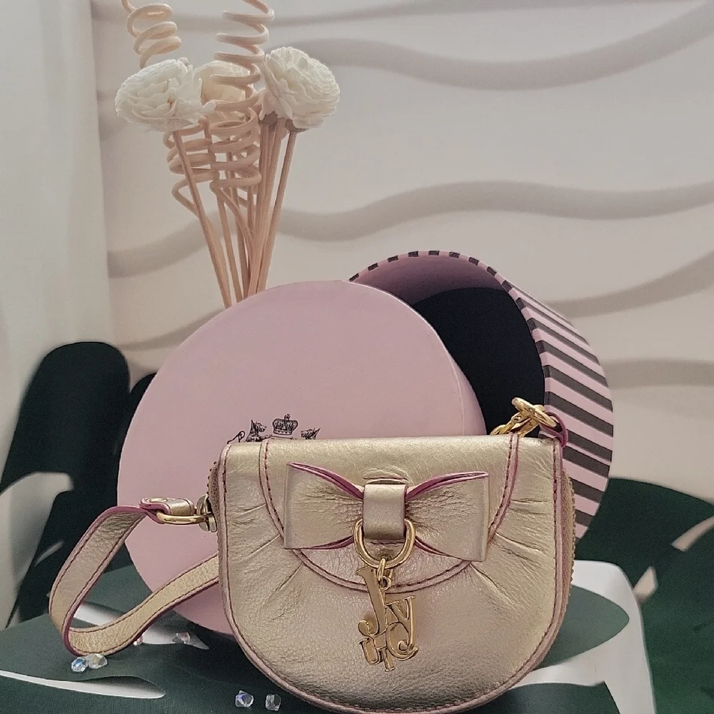✨️JUICY COUTURE✨️ gold and Pink Wristlet, W/box. - Picture 1 of 6